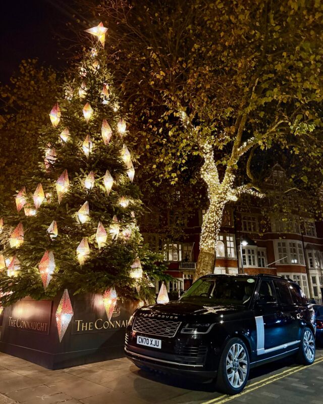 New car added to the fleet, Range Rover Vogue 2020. DM for a personalised quote
#sikhwedding#indianwedding#africanwedding#turkishwedding #somalianwedding #bridecar  #chauffeurservice #churchwedding #wedding #rangerover #classiccars #gurdwara #church #temple #hisandhers #ghost #phantom #rollsroyce #convertiblecar #limo #lambo #carsofinstagram #fyp #fypシ#dhol  #prom #musicvideo #rangerovervogue #xmas