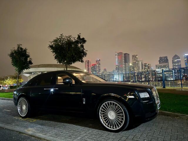 Rolls Royce Ghost starting from as little as £295.00.
#sikhwedding#indianwedding#africanwedding#turkishwedding #somalianwedding #bridecar  #chauffeurservice #churchwedding #wedding #rangerover #classiccars #gurdwara #church #temple #hisandhers #ghost #phantom #rollsroyce #convertiblecar #limo #lambo #carsofinstagram #fyp #fypシ#dhol  #prom #musicvideo #rangerovervogue #xmas