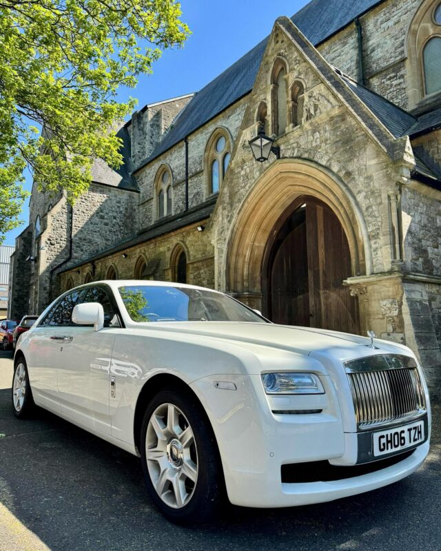 Rolls Royce Ghost available for all your chauffeuring needs. Available in Black & White.
#sikhwedding#indianwedding#africanwedding#turkishwedding #somalianwedding #bridecar  #chauffeurservice #churchwedding #wedding #rangerover #classiccars #gurdwara #church #temple #hisandhers #ghost #phantom #rollsroyce #convertiblecar #limo #lambo #carsofinstagram #fyp #fypシ#dhol  #prom #musicvideo #rangerovervogue#bentley