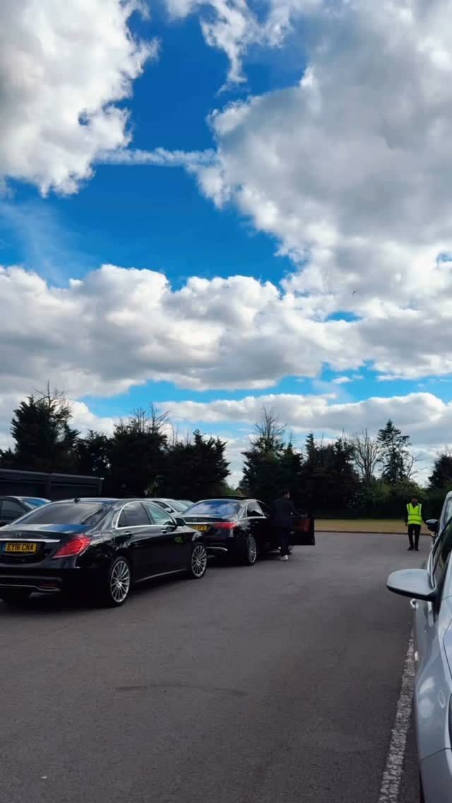 Variety of Executive cars available alongside a fleet of Rolls Royce. DM for a personalised quote
#sikhwedding#indianwedding#africanwedding#turkishwedding #somalianwedding #bridecar  #chauffeurservice #churchwedding #wedding #rangerover #classiccars #gurdwara #church #temple #hisandhers #ghost #phantom #rollsroyce #convertiblecar #limo #lambo #carsofinstagram #fyp #fypシ#dhol  #prom #musicvideo #rangerovervogue#bentley